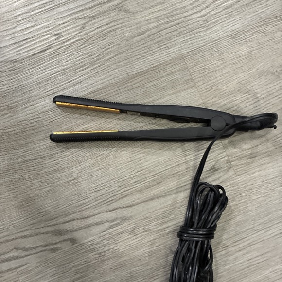 Kiss Pencil Pro Styler Ultra-Slim Flat Iron With Swivel Cord Model# K08001 Black - Picture 5 of 5